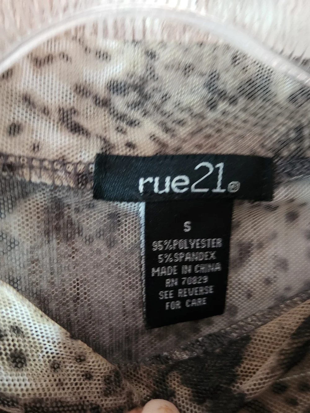 Rue21 Light Beige and Black Snake-Print Long Sleeve Mesh Top Crop Sz Small Nice!